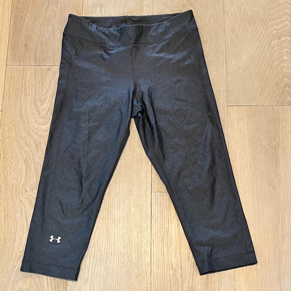 Under Armour Gray Capri Leggings Size M Medium!
